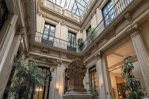 Patio interno de un palacete clásico
